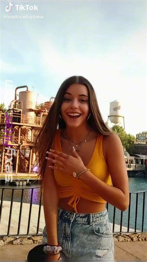 Hot Nadia Vilaplana Shows Cleavage In Yellow Crop Top Sexyfilter