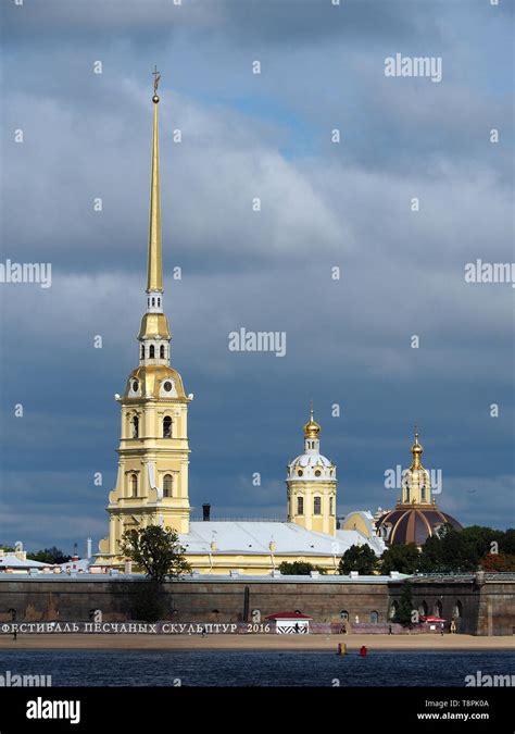 La Catedral De Los Santos Pedro Y Pablo La Fortaleza De San Pedro Y