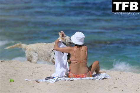 Kate Walsh Hits The Beach In An Orange Bikini Photos Pinayflixx