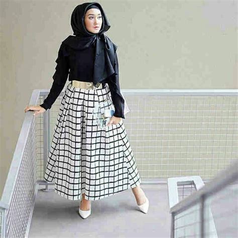 10 Inspirasi Fashion Baju Hijab Era 90an Berani Tampil Beda