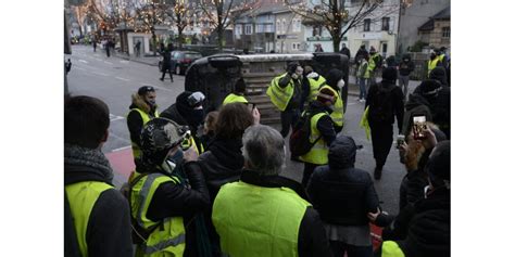 Vosges Voiture De Police Retourn E Lors D Une Manifestation De Gilets