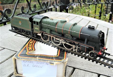 MAINLINE 37057 - REBUILT ROYAL SCOT CLASS 4-6-0 `ROYAL SCOT` 46100 IN EARLY BR GREEN LIVERY ...