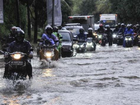 22 RT Tergenang Banjir Jakarta Mayoritas Pengungsi Di Jakbar