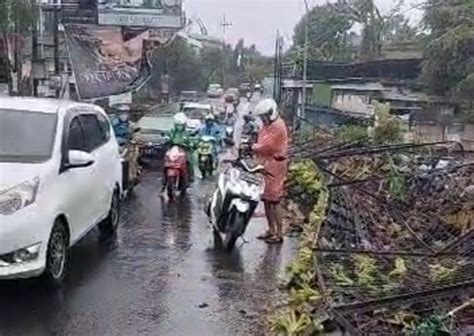 Angin Kencang Terjang Kota Batu Bpbd Sebar Nomor Darurat