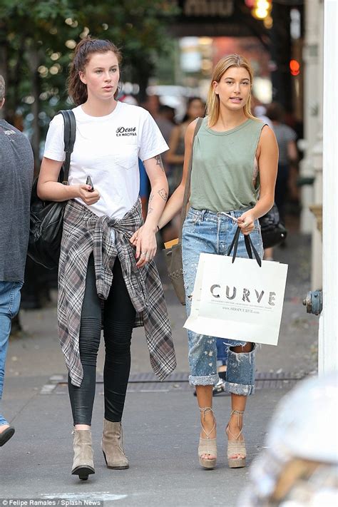 Hailey Baldwin Hands Naked Onlyfans