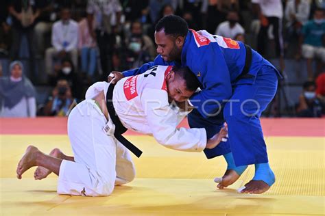 PAPUA REBUT PERUNGGU 100 KG JUDO PON PAPUA ANTARA Foto