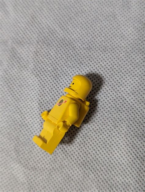 Lego Yellow Classic Space Men Minifigure Astronaut Vintage With Tank