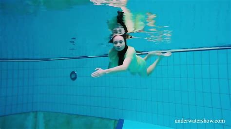 Nina Mohnatka Shows Hairy Pussy Nina Nieves