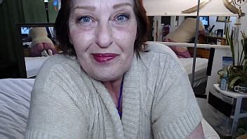 798 invitó a un joven amigo a seducirlo de la madura pelirroja pawg dawnskye1962 XVIDEOS