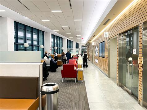 Admirals Club at Boston Logan International Airport [Review]