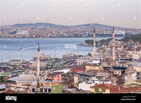 Rustem Pasha Mezquita Y La Mezquita Nueva Yeni Cami Con El Estrecho