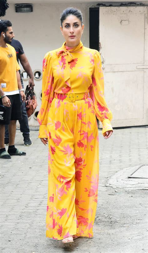 Photo Gallery Kareena Kapoor Khan Is A Vision In Yellow In These Pictures News Zee News