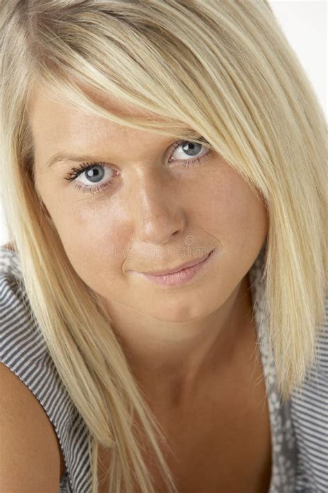 Belle Jeune Femme Blonde Photo Stock Image Du Mixte Verticale 2614262