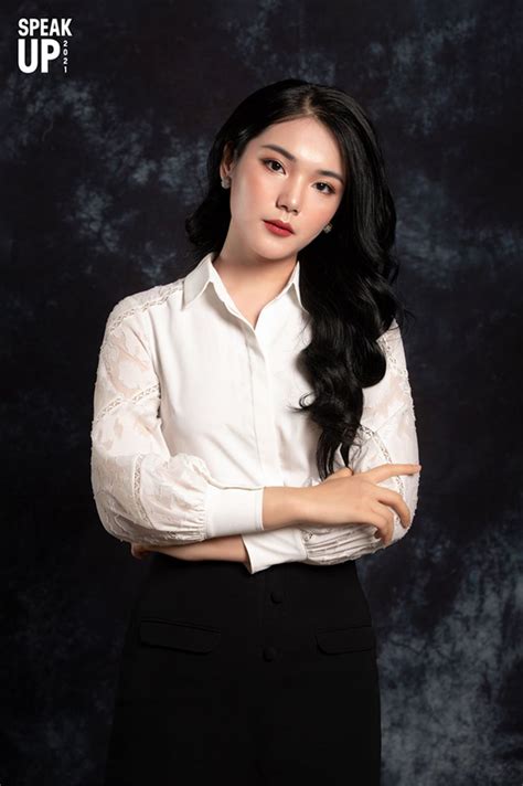 Hot girl Báo chí với dáng cực chuẩn đam mê nghề MC Báo Dân trí