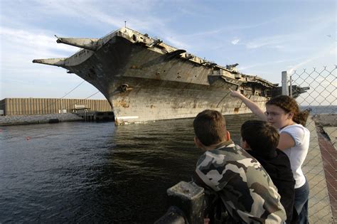 Oriskany Arrives At Pensacola In December 2004 The Original Intention