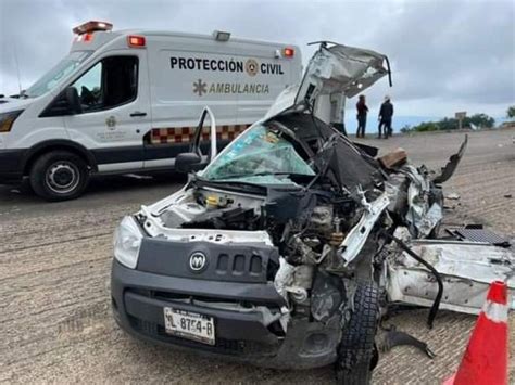 Accidente Automovil Stico De Dos Personas Graves Y Una Con Heridas