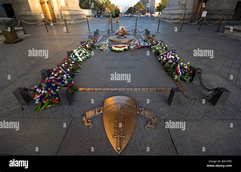 Grab Des Unbekannten Soldaten Paris Fotos Und Bildmaterial In Hoher