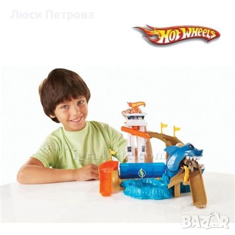 Страхотен коледен подарък Комплект за игра Hot Wheels Писта акула и количка с промяна на цвета