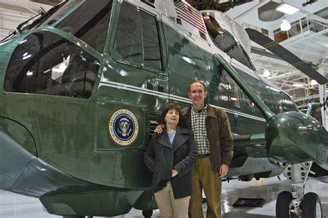 Students tour president's personal helicopter, Marine One - The Chimes