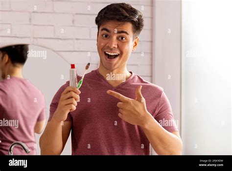 Hand Holding Toothpaste Hi Res Stock Photography And Images Alamy