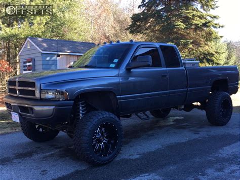 1995 Dodge Ram 2500 With 20x12 44 TIS 535MB And 35 12 5R20 Toyo Tires