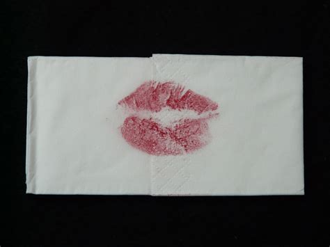 How To Keep A Lipstick Kiss On Paper Lipstutorial Org