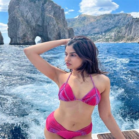 Sakshi Malik Flaunts Her Toned Body In These Bikini Pictures The Live