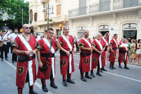 Desfile De Abanderadas Y Ofrenda Floral Del Bando Cristiano En Las