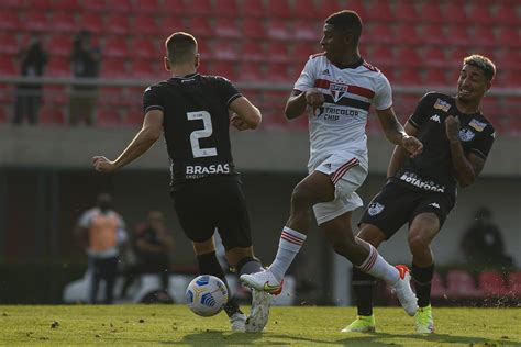 Em Cotia Os Tricolores Paulista E Carioca Se Enfrentam Pelo