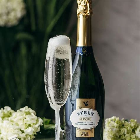 Non-Alcoholic Sparkling Wine - Lyres Classico Grande · No & Low