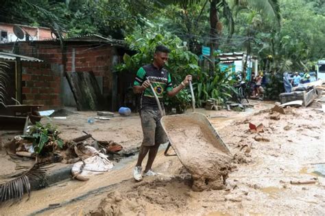 Brasil Sube A 44 El Número De Muertos Por Las Lluvias En El Litoral De