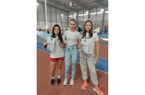 Dve Zlatne Medalje Za Ak Tami Nikolina Radovanovi Oborila Rekord Srbije