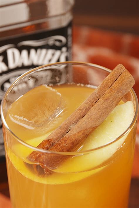 30 Easy Fall Cocktails Best Recipes For Fall Alcoholic Drinks—