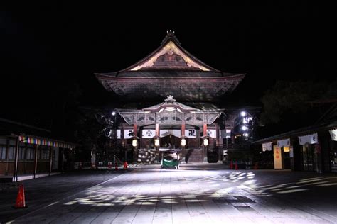 Zenkoji Omotesando Illumination – SNOW MONKEY RESORTS