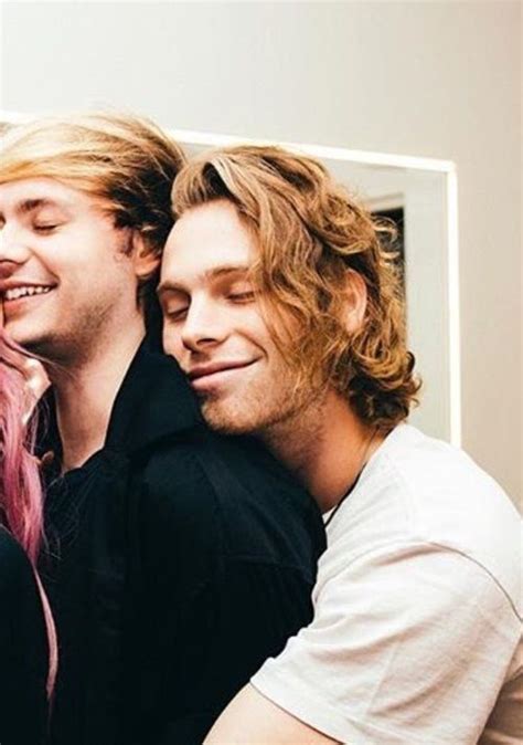 Pin di may su 5SOS Celebrità Cantanti Coppie