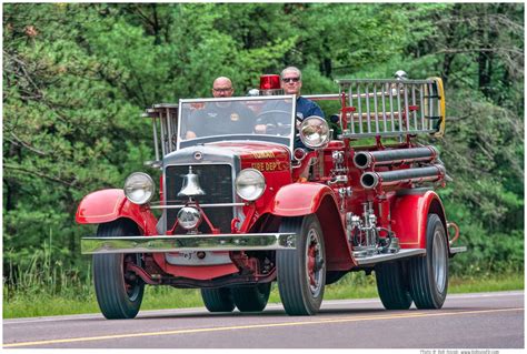 Solve Tomah S Antique Fire Truck Jigsaw Puzzle Online With 400 Pieces