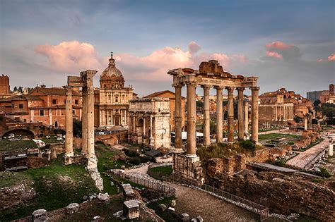 Rea Roma Italia Columnas Ruinas Arco El Templo De Saturno Foro