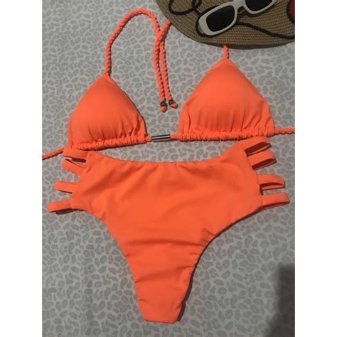 Biquíni cortininha bojo removível e calcinha hot pant cintura alta empina bumbum detalhes em