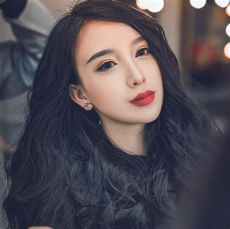 Nhan sắc hot girl x đi với con gái bị dân mạng tưởng nhầm chị em