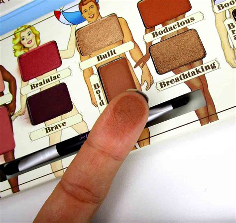 Paleta de sombras Nude Beach da The Balm Blog Tá em promoção