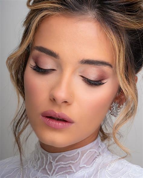 Nude Makeup Wie perfektionieren Ladys nackte Schönheit der Visage in Rekordzeit