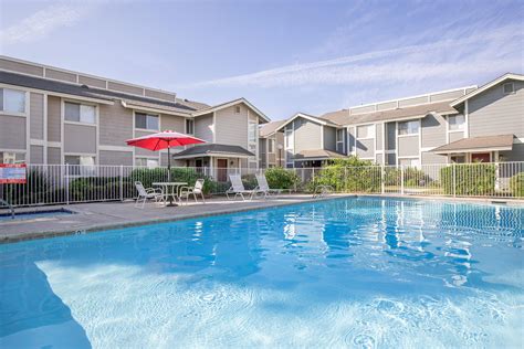 Del Pine Terrace - Apartment Living in Bakersfield, CA