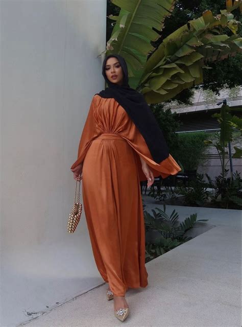 Pin By Hajara Roomy On Muslims Product Photoshoot Modest Dresses