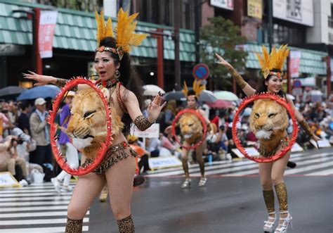 リズムに合わせ情熱的な踊り 浅草サンバカーニバル フォトジャーナル 産経フォト