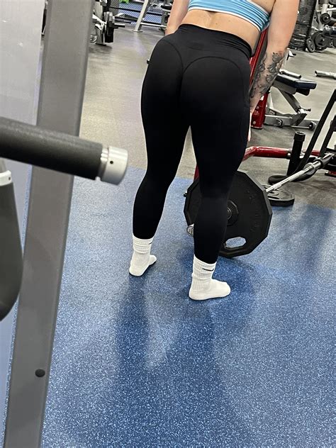 PERFECT GYM ASS BENT OVER Spandex Leggings Yoga Pants Forum