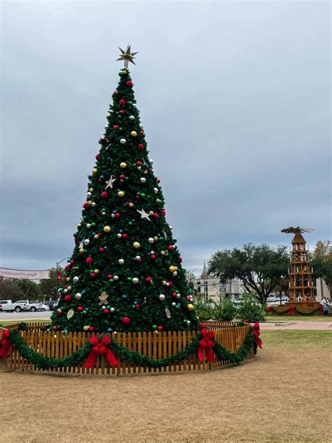 A Magical Guide to a Fredericksburg Texas Christmas - VERY TRULY TEXAS