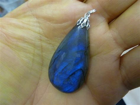 PENDENTIF PROTECTION EN LABRADORITE 62 5cts 12 5 Gr