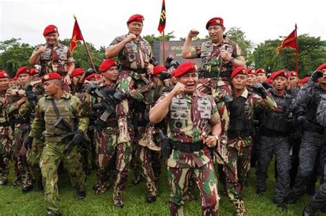 Panglima Tni Dan Kapolri Terima Brevet Komando Baret Merah