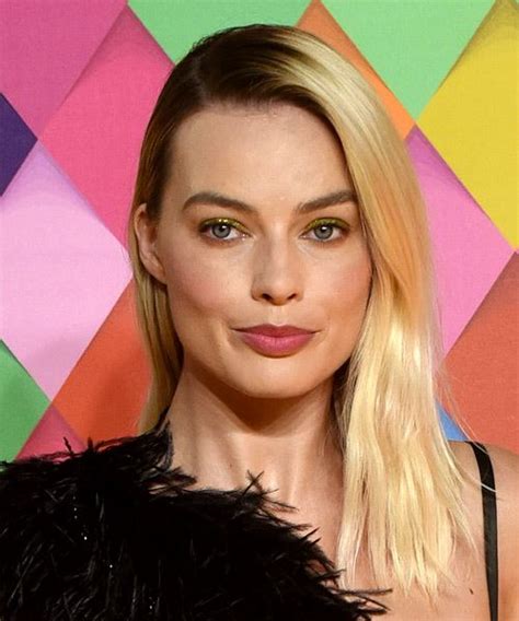 Margot Robbie With Bangs