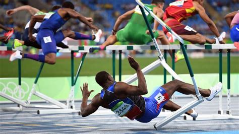 LOOK: Olympic hurdler crashes badly on first hurdle, finishes race ...